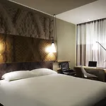 Ibis Centre