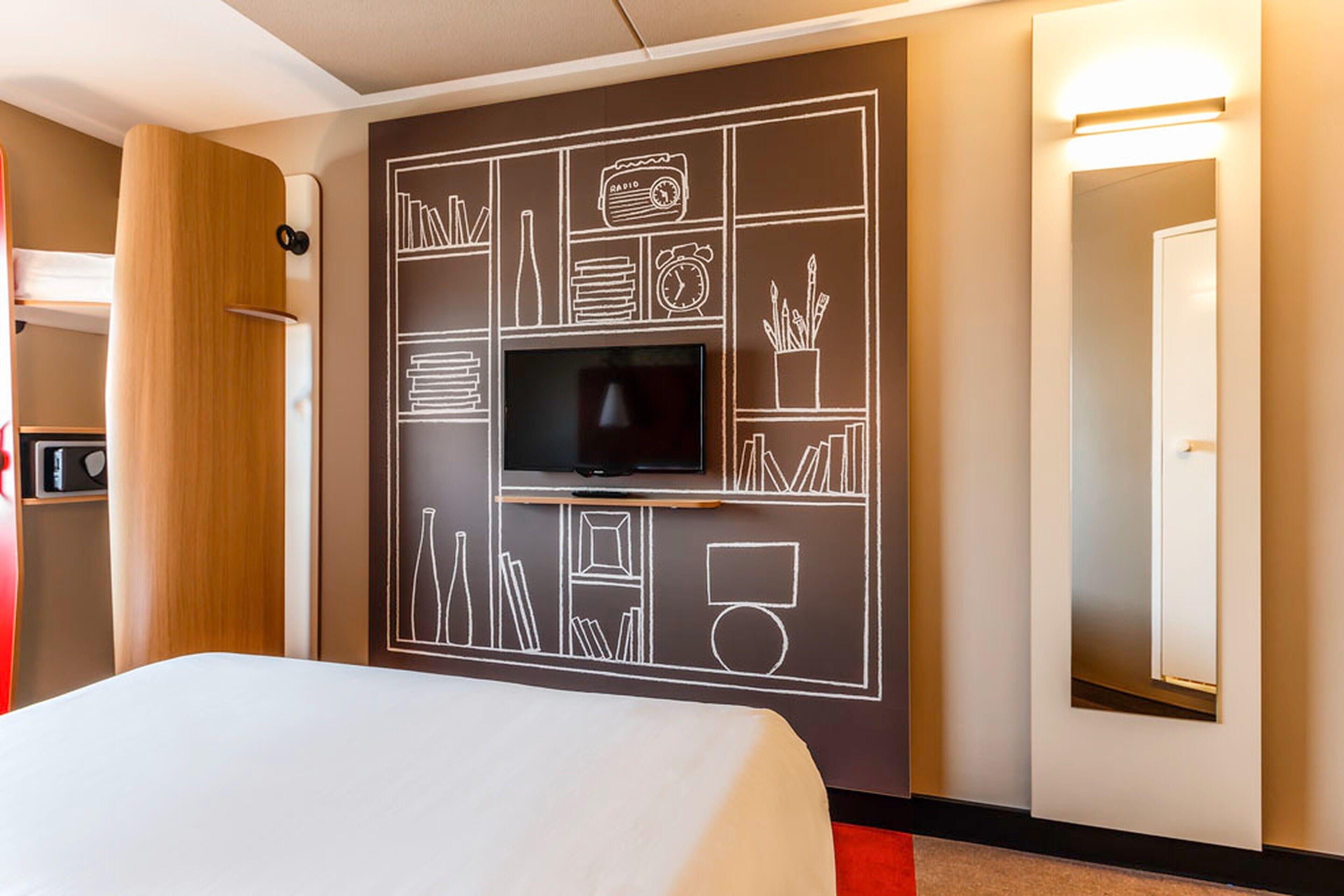 Ibis Centre Hotel 3*